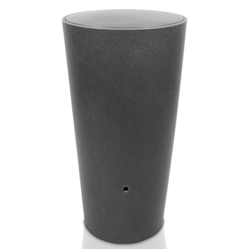 Eine YourCasa Regentonne 210 Liter [Aquaform] – Frostsicher & Kinderfreundlich auf weißem Hintergrund mit einem sicheren Deckel.