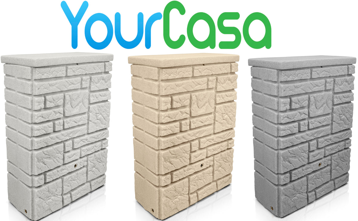 Drei YourCasa Regentonnen 300 Liter [StoneRain] - Frostsicher & UV-beständig mit "yourcisade.com" Logo oben.