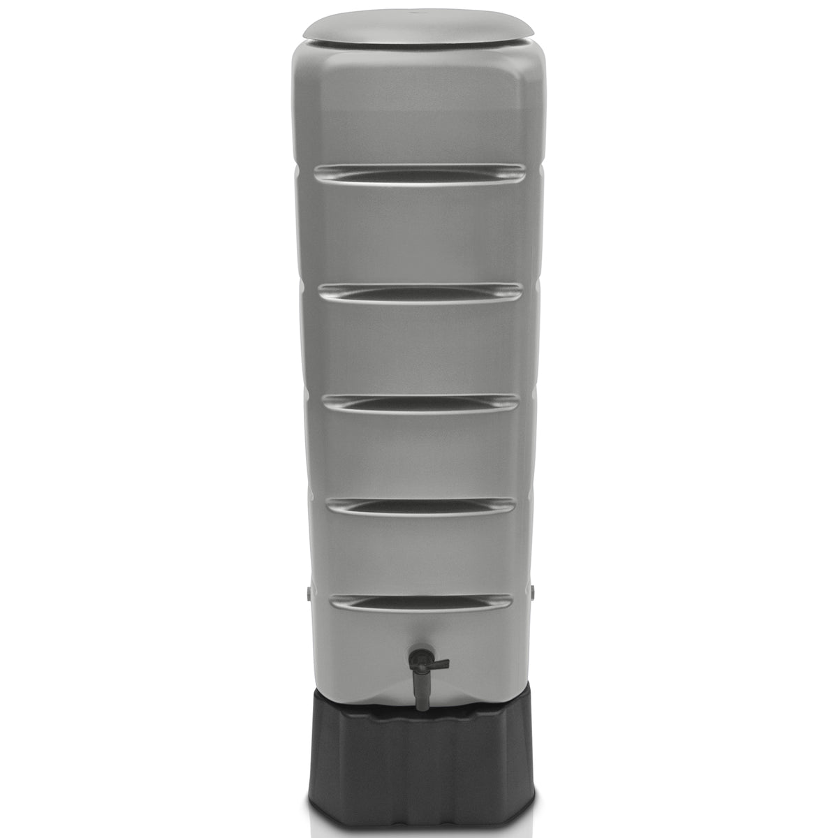 Eine hohe, graue YourCasa Regentonne [Tower] 120L mit Standfuß, Deckel & Wasserhahn von yourcisade.com mit horizontalen Rillen, einem schwarzen Sockel und einem Zapfhahn in Bodennähe. Perfekt für nachhaltige Bewässerung mit seinem 120 Liter Fassungsvermögen.