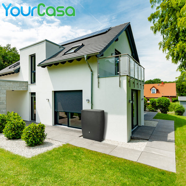 Modernes Vorstadthaus mit gepflegtem Rasen, YourCasa Regentonne 275 Liter [SquareLux Rain] – Eckig und Schmal und klarem blauen Himmel von yourcisade.com.