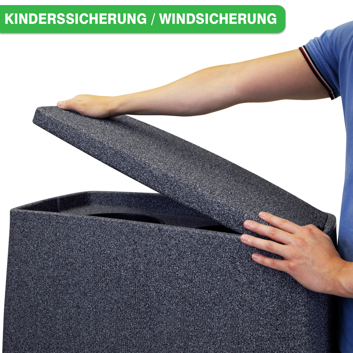 Person befestigt den Deckel einer Outdoor-Aufbewahrungsbox, um sie kindersicher und windgeschützt zu machen und nutzt sie als YourCasa Regentonne 270 Liter [QuadraFlow Rain] Eckig und Schmal zum Auffangen von Regenwasser von yourcisade.com.