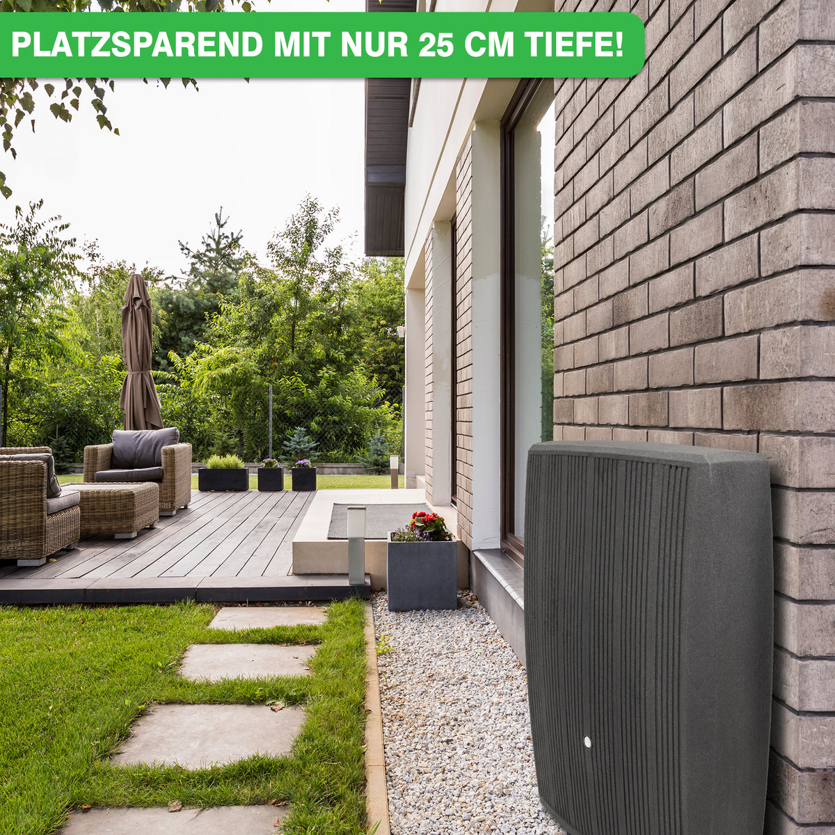 Kompaktes Outdoor Klimagerät neben modernem Haus mit Terrasse, Gartenbereich und YourCasa Regentonne 200 Liter [DualStyle] - Platzsparend & Stilvoll von yourcisade.com.