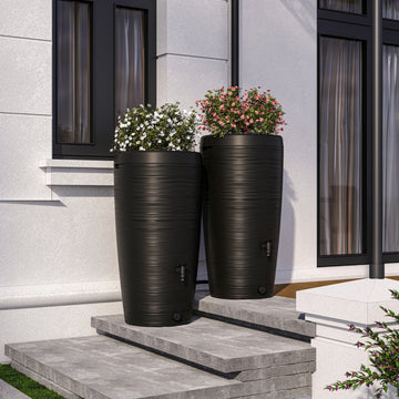 Regentonne als platzsparender Regenwasserspeicher am Haus