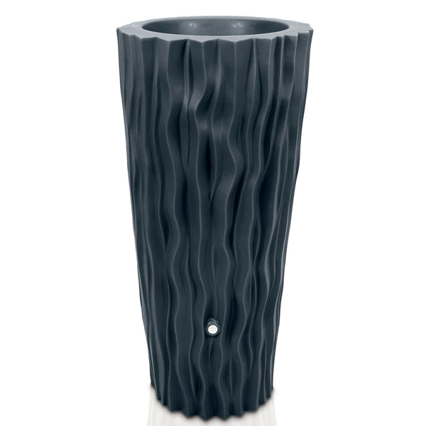 Eine hohe, wellenförmig gestaltete, schwarze freistehende Bodenvase für YourCasa Regentonne 160 Liter [AquaDesign Flower] – Frostsicher und UV-beständig von yourcisade.com.